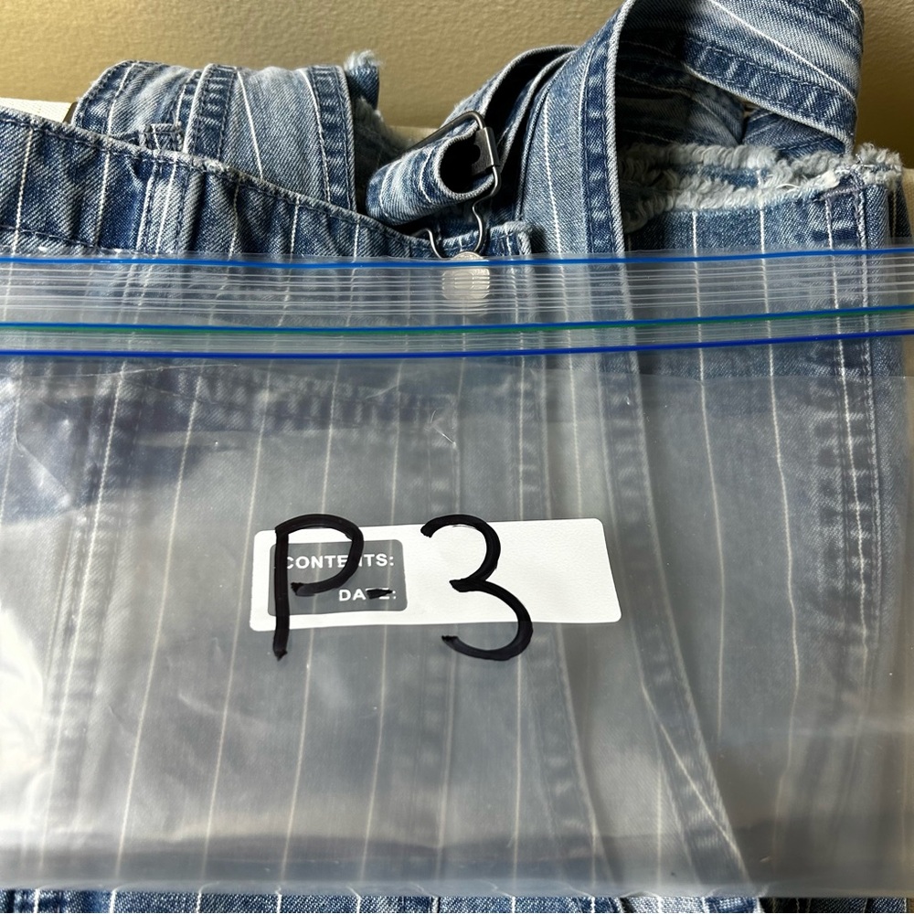 Madewell Pinyon Short Overalls in Pinstripe Small Denim - Picture 10 of 10